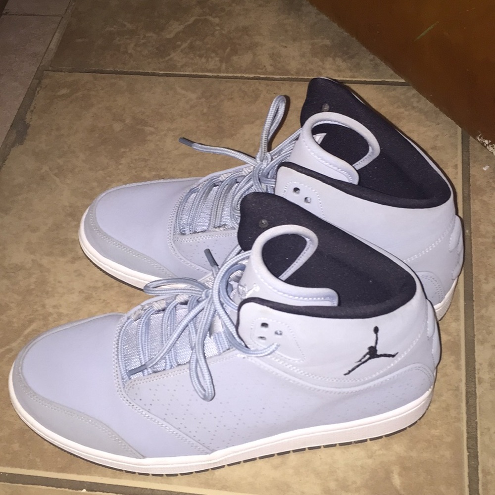 Shoes - Picture 2 of 6